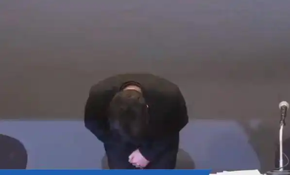 金秀贤开记者会回应争议 声泪俱下承认曾与金赛纶交往