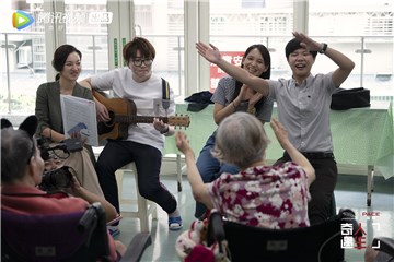 阿雅毛不易体验音乐治疗师工作