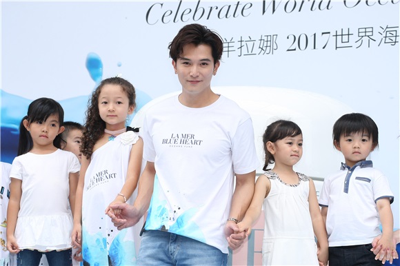 邱泽出席《海洋拉娜世界海洋日》活动