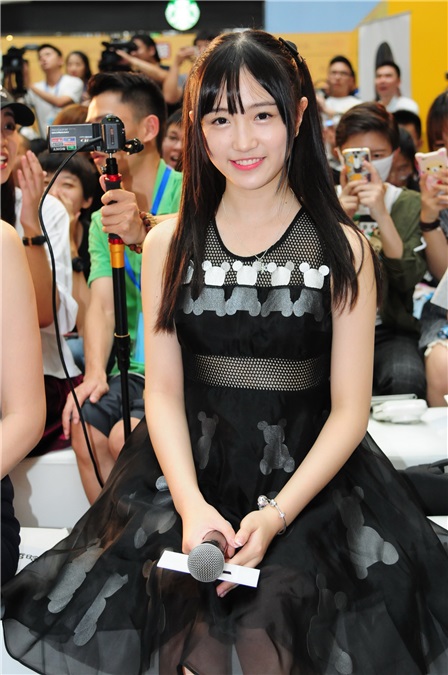 《贴身校花》粉丝见面会 SNH48萌妹子携朱元冰、赵顺然大玩自拍