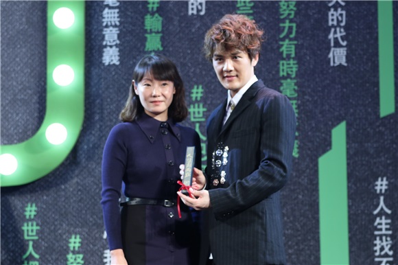 吴克群用音乐感叹《人生超幽默》 「人生观察家」笑看人生百态