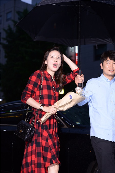 李宝英、李尚允、权律等出席SBS电视剧《悄悄话》终放宴