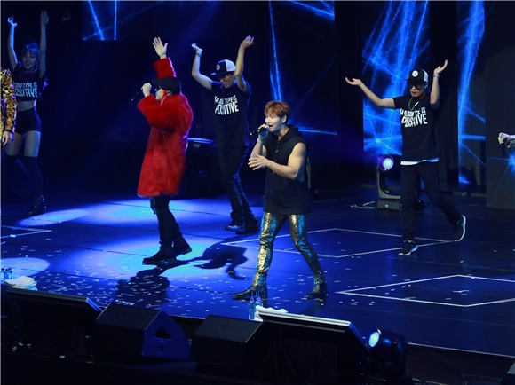 《Running Man》成员宋智孝、李光洙、金钟国、刘在锡、HaHa、池锡辰澳门举行「RUNNING MAN 2017 LIVE TOUR」亚洲巡回粉丝见面会