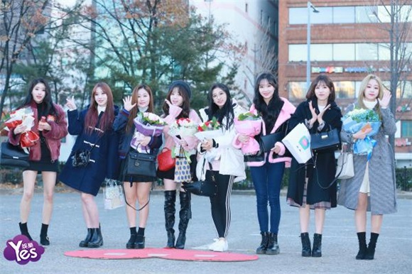 Pentagon、KARD、ASTRO等亮相《Music Bank》上班路