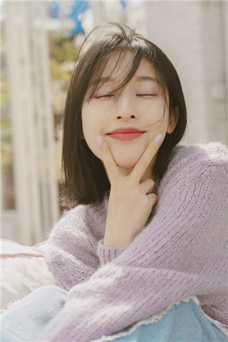 张俪薰衣草妆微醺拂面 紫颜淡抹静享冬日院角