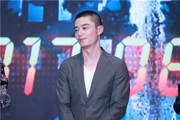 三个杨幂」现身发布会 霍建华少女心曝光