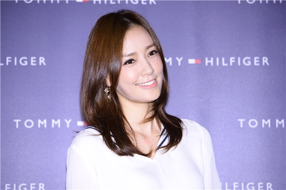 孙太英、婑斌、Yura、Vivian出席品牌活动