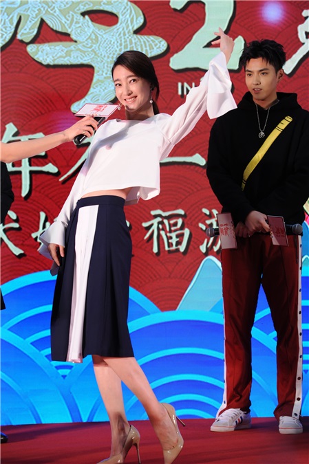 林允同徐克周星驰拍萌照 吴亦凡被调侃为「丐帮帮主」