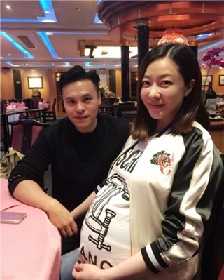 熊黛林素颜出镜巨肚抢镜 准妈咪生产在即满脸幸福笑容