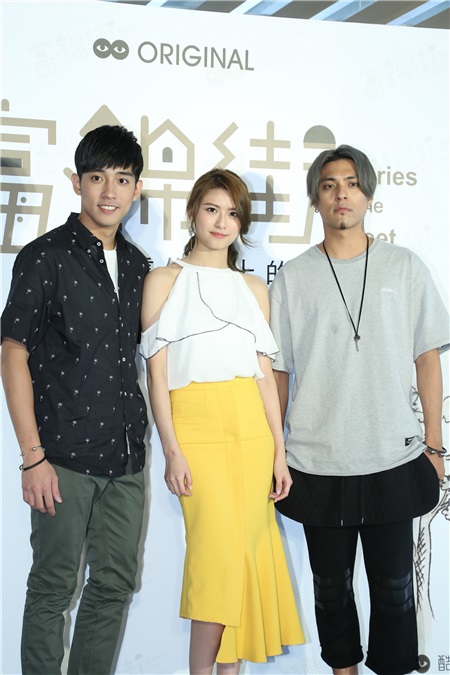 连俞涵、森竣、嘎嘎、钮钮、高隽雅等出席戏剧《富锦街-这条街上的那些故事》首映会