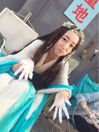 蒋梦婕晒九宫格自拍发福利 网友:美翻了,求嫁