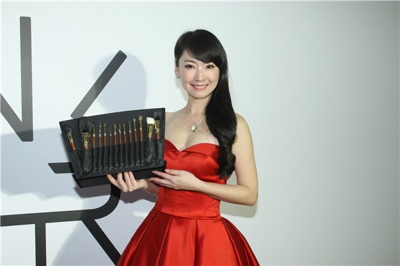 王俐人出席情人节彩妆活动