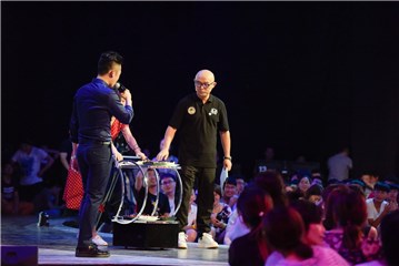 二号男嘉宾带来了鲅鱼馅饺子