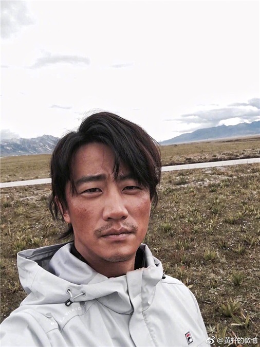 黄轩携手范冰冰《她杀》解谜 圆寸自拍显颠覆