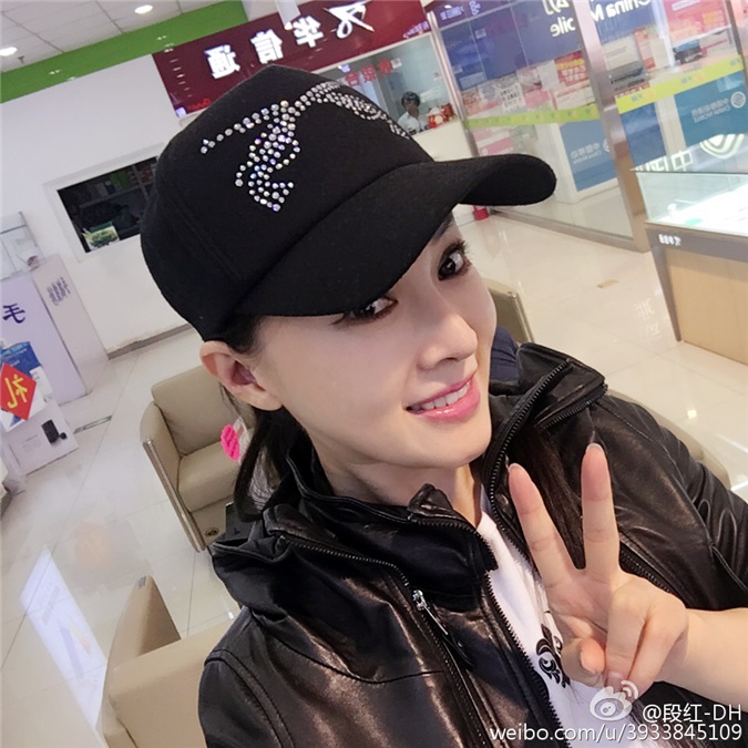 段红晒鸡血石炮轰赵雅淇 女星需要独立自尊自爱