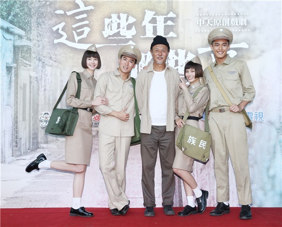 刘德凯变身老芋仔 脚踩三轮车复刻眷村回忆