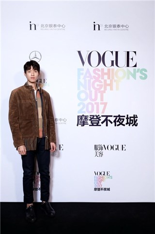 魏大勋亮相2017 Vogue FNO北京开幕活动