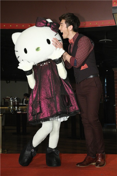 修杰楷 HELLO KITTY RED CARPET餐厅开幕活动