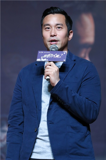 《指甲刀人魔》涂鸦首映礼燃爆 张孝全与女粉丝深情对视