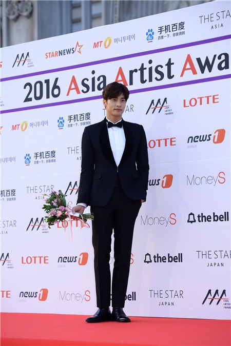 韩国盛典AAA超豪华阵容 EXO防弹朴宝剑允儿全到场