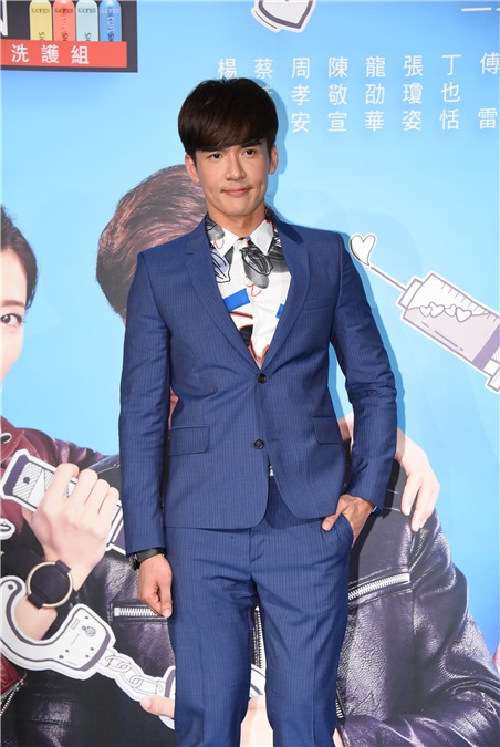 蔡黄汝、杨一展、周孝安等出席戏剧《我的爱情不平凡》特映会