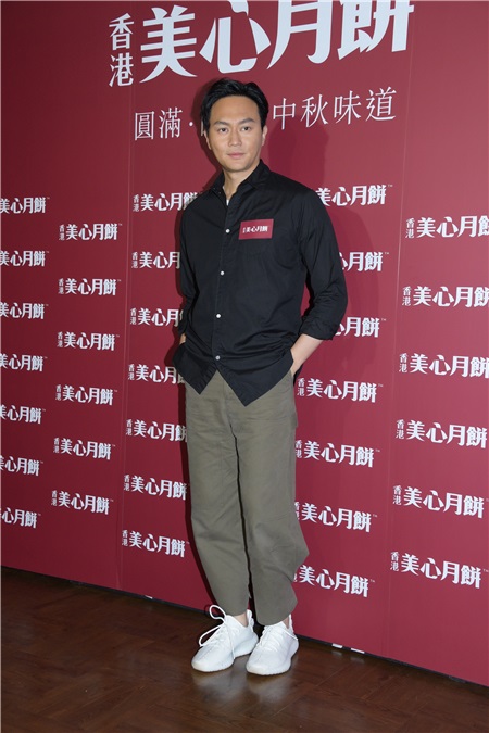 陈慧琳和张智霖出席代言月饼活动