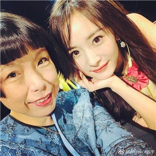 张宇晒与杨幂合影称大幂幂瘦了 粉丝随手拍少女幂美翻