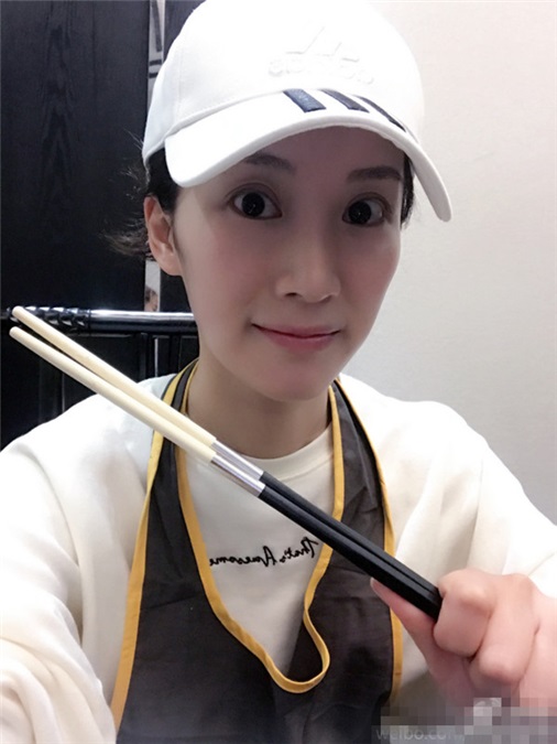 李念晒火锅照调侃「暴瘦传闻」 网友:真瘦了!