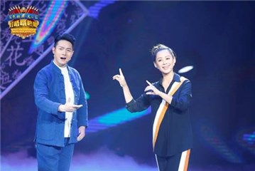 宁静与张小威在彩排现场反复练习