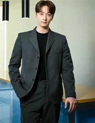 2PM灿盛宣布明年办婚礼即将升级当爸  离开15年公司JYP不再续约