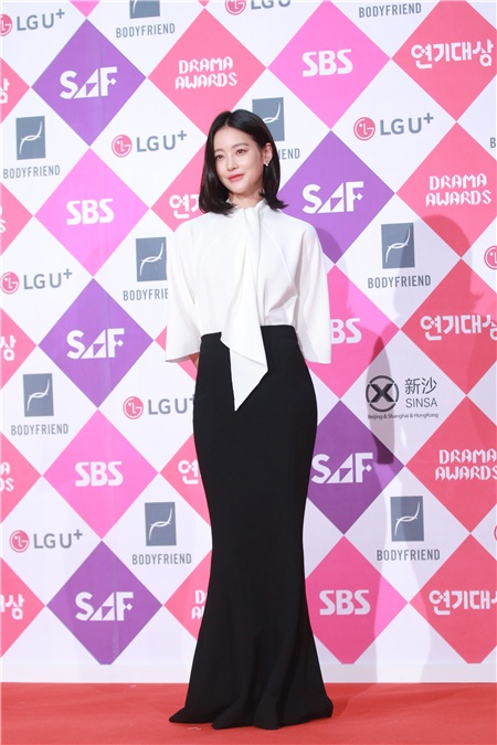 2016sbs演技大赏举行 朴信惠、李准基、IU、李敏镐等出席红毯