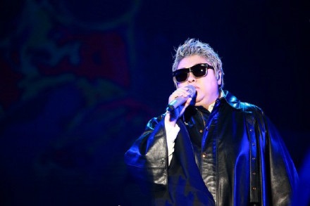 韩红公益结束开个唱 「当红不让」落地澳门