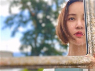 张歆艺为阿朵打call 线上写诗夸其迷人