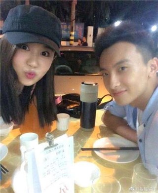 杨紫为牛骏峰庆生晒聊天记录  搞笑互称“大脸盘子”“绿脸女士”