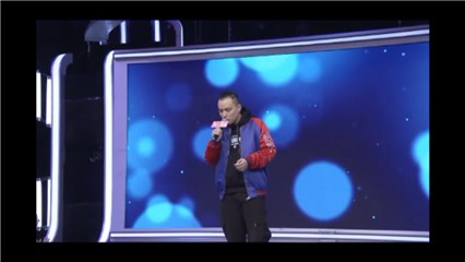 男嘉宾献唱引发掌声连连