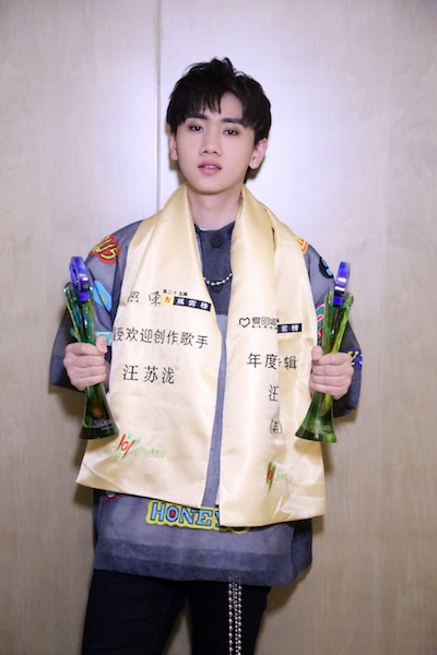 汪苏泷东方风云榜收割双项大奖 倾情演绎《南方有乔木》全英文插曲