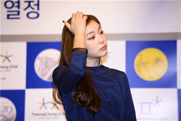 金妍儿助阵冬奥会活动 再现优雅女王POSE