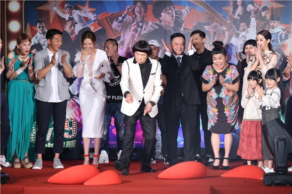 电影《大显神威》首映会 黄子佼、猪哥亮等出席