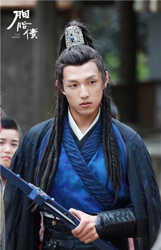 杨业明(饰江清流)