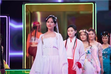 少女变装为哪般?