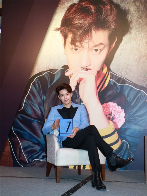 SE7EN崔东旭举行迷你专辑《I AM SE7EN》发布会