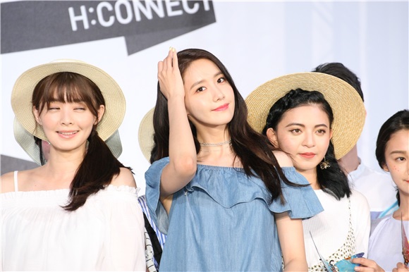 韩星润娥为H:CONNECT走秀
