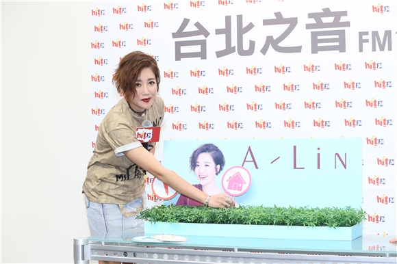 A-Lin电台宣传新专辑首波主打歌 首度以短发造型公开亮相