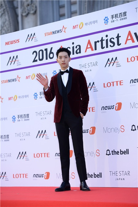 韩国盛典AAA超豪华阵容 EXO防弹朴宝剑允儿全到场