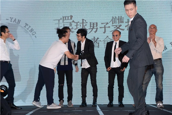 周殷廷与符致逸正式签约环球