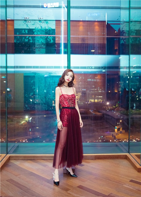 Angelababy跨年献唱小海绵摇篮曲 甜美声线简直开口跪