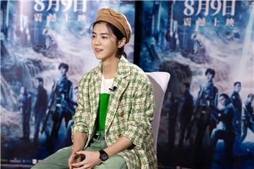 鹿晗亮相 《上海堡垒》北京首映 大胆挑战科幻题材向英雄致敬