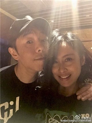 紫霞仙子生日快乐！黄贯中甜蜜晒朱茵合影庆生