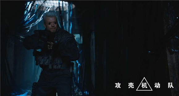 《攻壳机动队》曝「血色迷城」漫画海报 导演坦言梦想成真