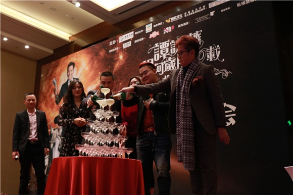 谭咏麟「银河岁月40载」巡演记者会在京举行 获赠「常青树」预祝票房大卖